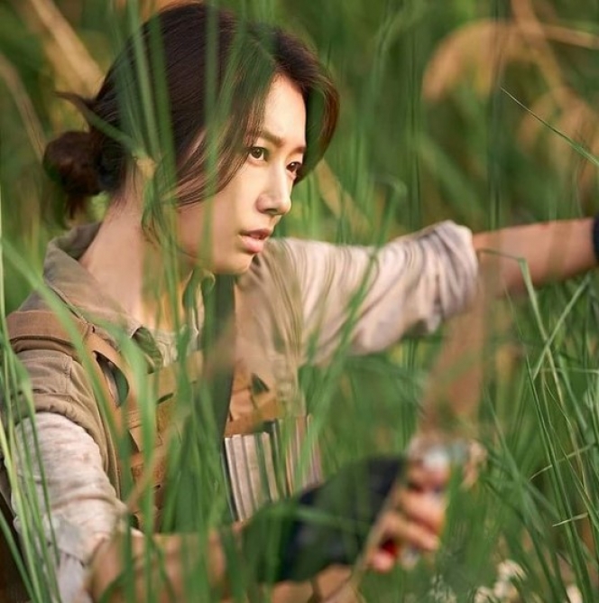 Perani Drama Korea Sisyphus: The Myth, Ini Potret Park Shin Hye yang Cantik dan Gagah Berani