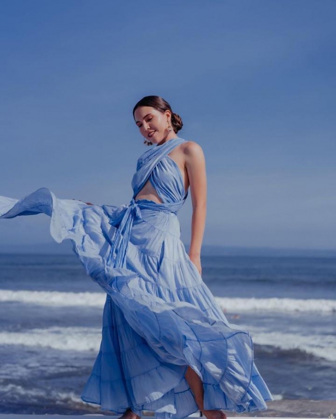 Ini Gaya Olivia Jensen Lakukan Pemotretan di Pantai yang Stunning Abis!