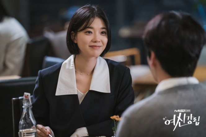 10 Potret Pasangan Drama Korea Cewek yang Galak Banget tapi Malah Bikin Bucin!