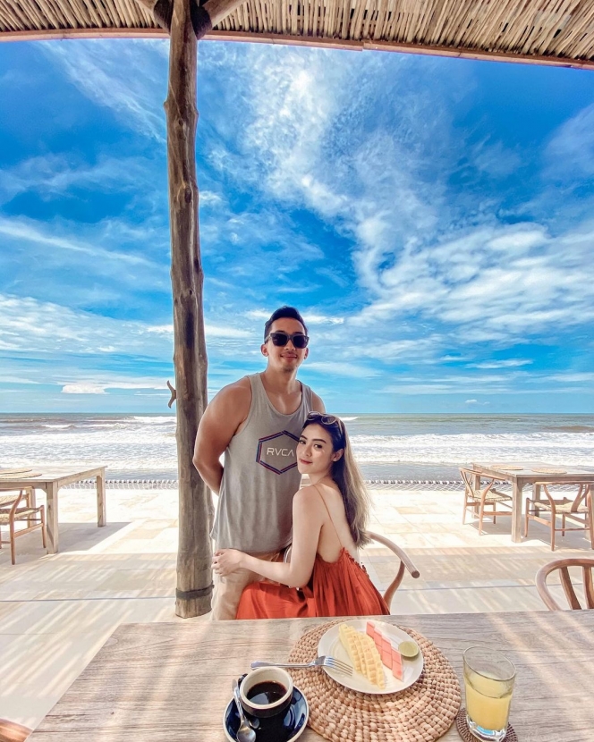 Deretan Potret Sylvia Genpati Honeymoon di Bali, Body Goals Banget!