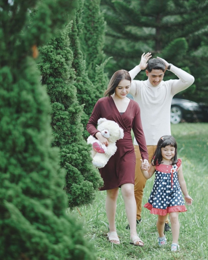 10 Potret Keluarga Amanda Manopo dan Arya Saloka di Sinetron Ikatan Cinta yang Terlihat Harmonis