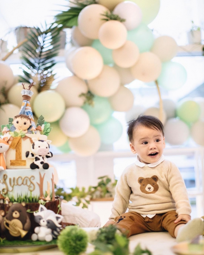 Genap Setahun, Ini 8 Potret Perayaan Ulang Tahun Baby Lucas Anak Acha Sinaga