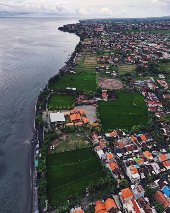 10 Potret Liburan Asyik di Buleleng Bali, Suasananya Auto Bikin Kerasan!