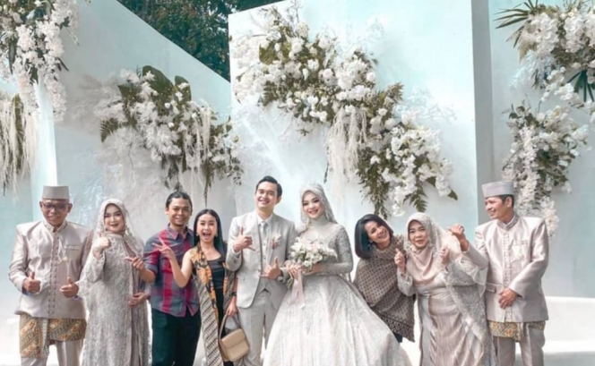 8 Potret Tim Ikatan Cinta Datangi Pernikahan Ikbal Fauzi, Kekeluargaan Banget