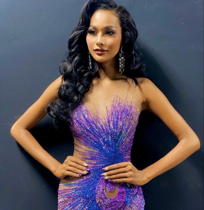 Ini Potret Aura Kharisma Pamer Kaki Jenjang dengan Gaun Ungu Transparan di Miss Grand International