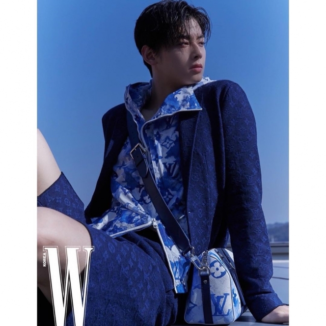 Pesona Cha Eun Woo dalam Pemotretan Louis Vuitton - Foto 1
