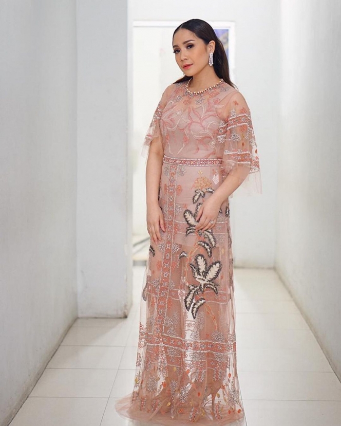10 Foto Selebriti Indonesia Pakai Baju Transparan, Ada Anya Geraldine yang Bikin Panas Dingin!