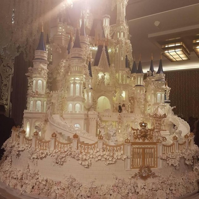 Ini Potret Kue Pernikahan Selebriti yang Begitu Mewah dan Megah Berbentuk Istana