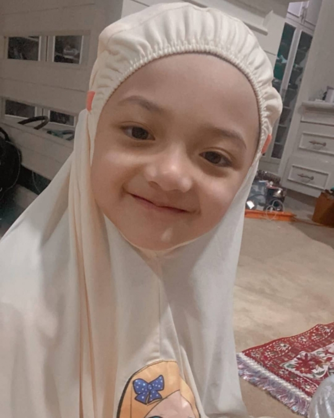 Ingin Jadi Ustadzah, Begini Pesona Arsy Hermansyah saat Pakai Hijab