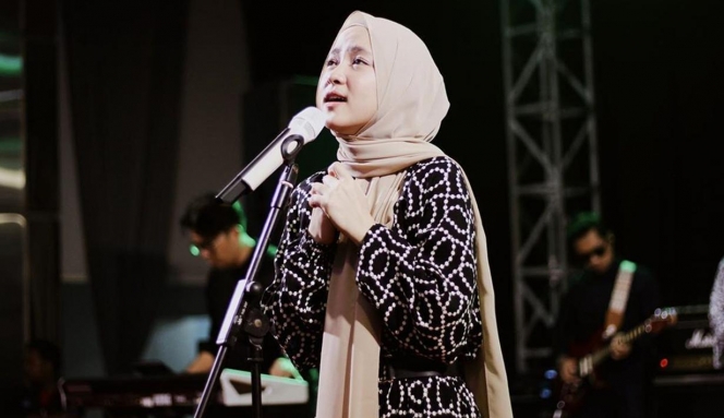 Selain Nissa Sabyan, 5 Penyanyi Wanita Religi Ini Juga Punya Suara Merdu yang Menyentuh