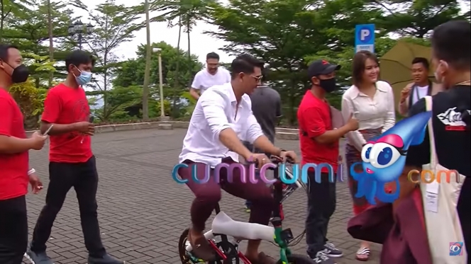 Potret Kebersamaan Pemain Sinetron Ikatan Cinta Ngabuburit Bareng Naik Sepeda