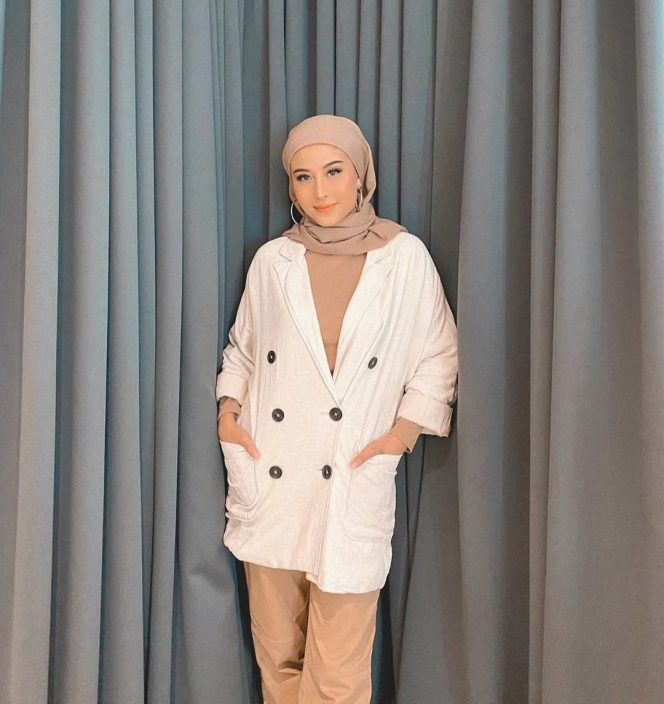 10 OOTD Ramadan ala Awkarin, Bisa Jadi Inspirasi Outfit Buat Bukber nih!