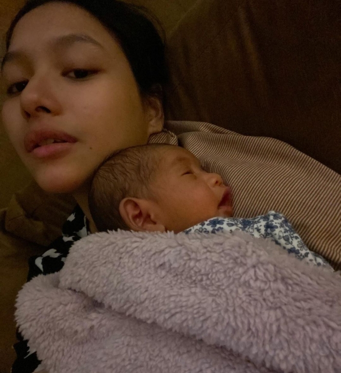 7 Potret Baby Kyna Anak Kedua Adzana Bing Slamet yang Baru Lahir