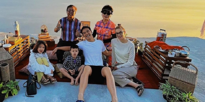 Potret Keseruan Daniel Mananta Liburan ke Jawa Tengah Bareng Keluarga, Harmonis Banget