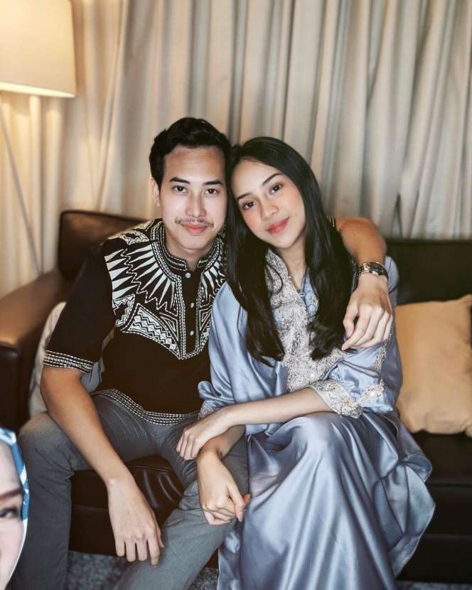 Jarang Tersorot, Berikut 7 Potret Kedekatan Anya Geraldine dengan Adik Laki-Lakinya