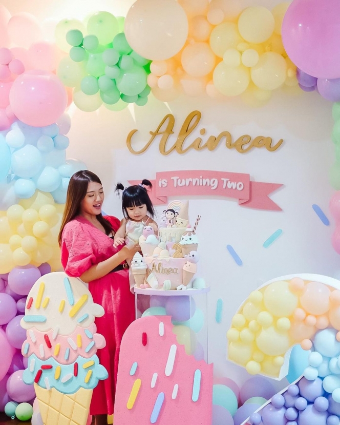 8 Potret Perayaan Ulang Tahun ke-2 Alinea, Anak Raditya Dika dengan Tema Ice Cream