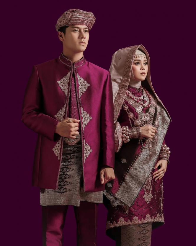 Pakai Adat Minang, Ini Potret Prewedding Rizky Billar dan Lesti Kejora yang Elegan Banget