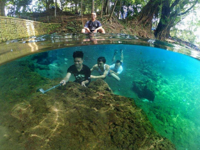 5 Spot Foto Underwater yang Ada di Malang, Pemandangan Bawah Airnya Bikin Terpana