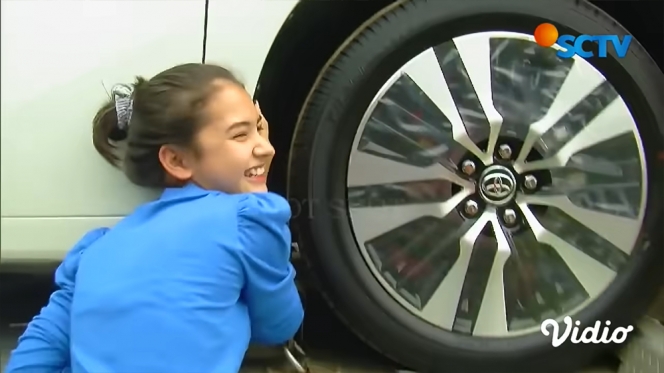 10 Potret Sandrinna Michelle dan Mobil Mewah Impiannya, Terwujud Berkat Sinetron Dari Jendela SMP