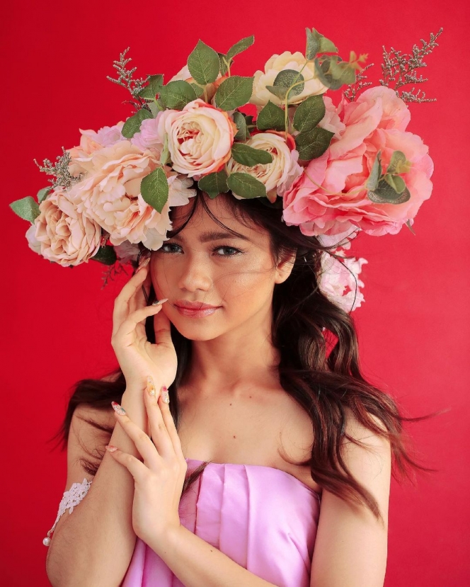 Ini Potret Rara LIDA dengan Tema Bunga, Mulus dan Cantik Banget!