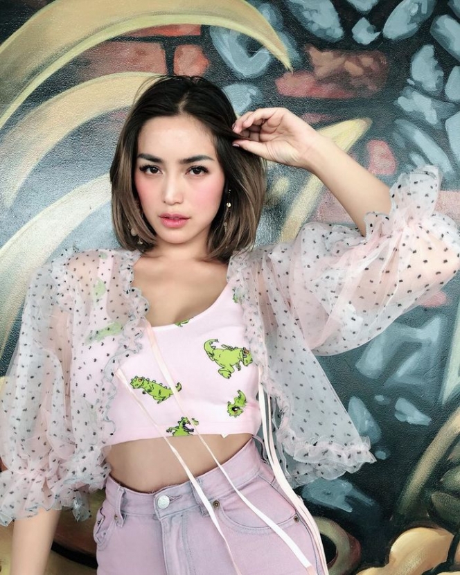 10 Potret Jessica Iskandar Buka Kancing Baju dan Pamer Bra, Bikin Salah Fokus!