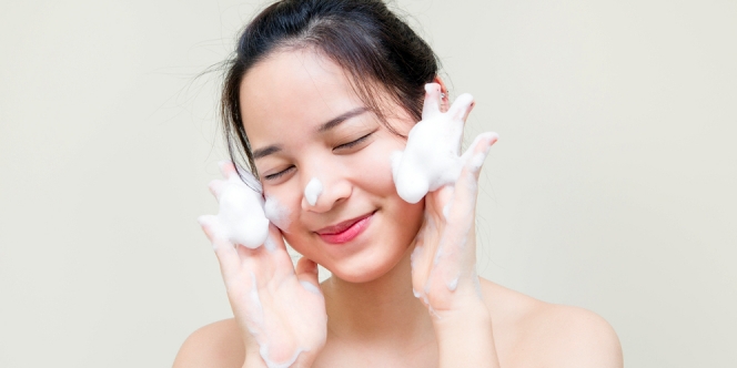 Bikin Wajah Tetap Lembut, Ini Rekomendasi Facial Wash dengan pH Rendah