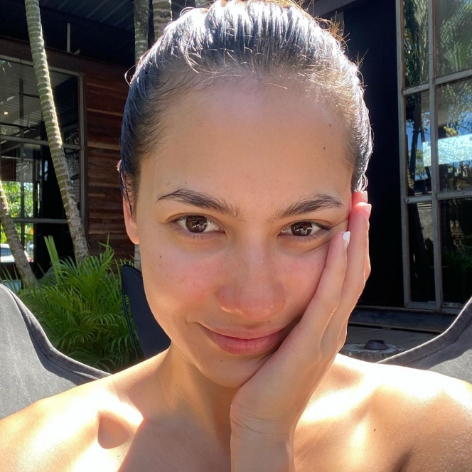 Ini Keseruan Pevita Pearce Liburan di Bali, Tetap Stunning dengan Bare Face-nya!