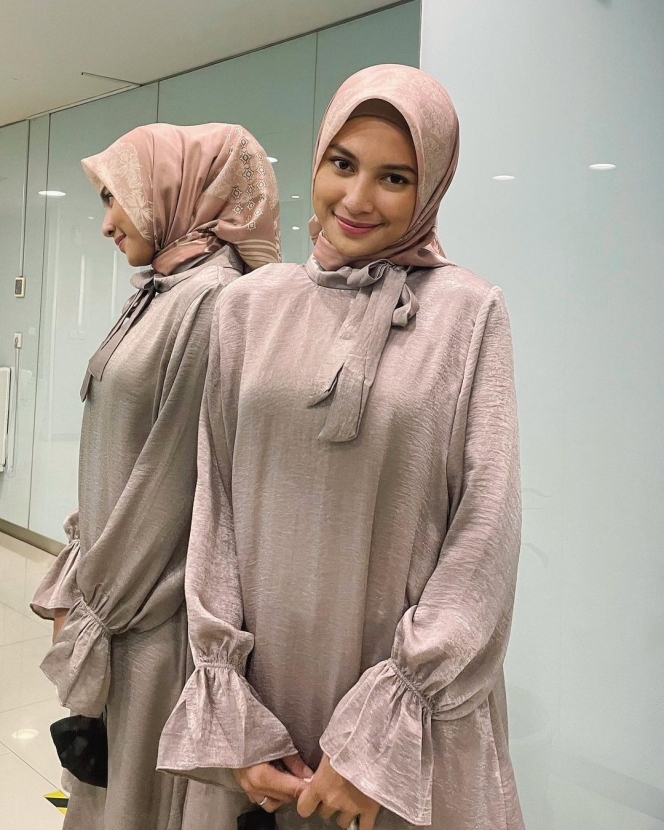 8 Pesona Indah Permatasari saat Pakai Hijab, Cantiknya Kelewatan