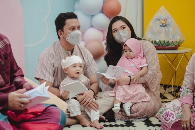 10 Momen Tasyakuran 4 Bulan Anak Arief Muhammad dan Tiara Pangestika yang Serba Pink