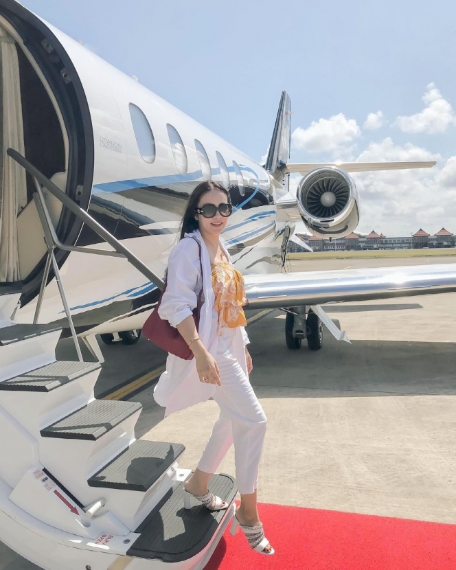 7 Potret Momo Geisha Liburan ke Bali Naik Jet Pribadi, Gayanya Berkelas Banget!