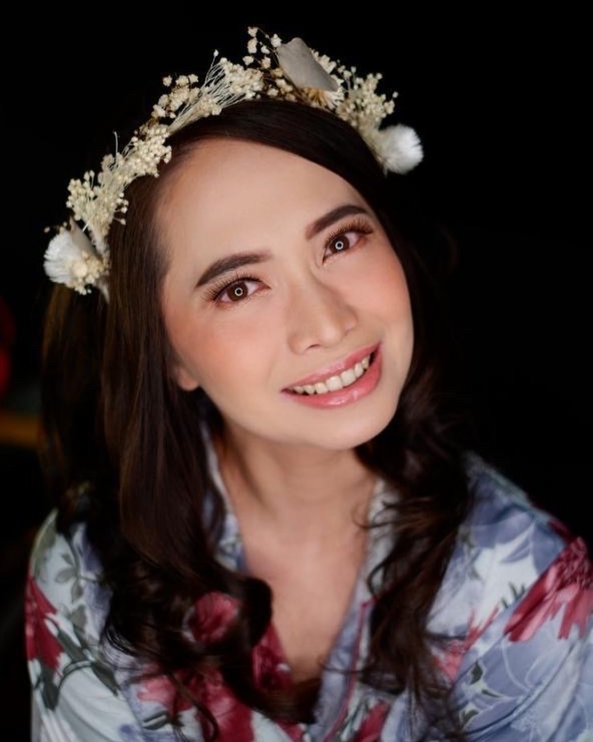 Lebih Pilih Fokus Urus Anak, Berikut 8 Potret Cantik Verlita Evelyn yang Makin Menawan