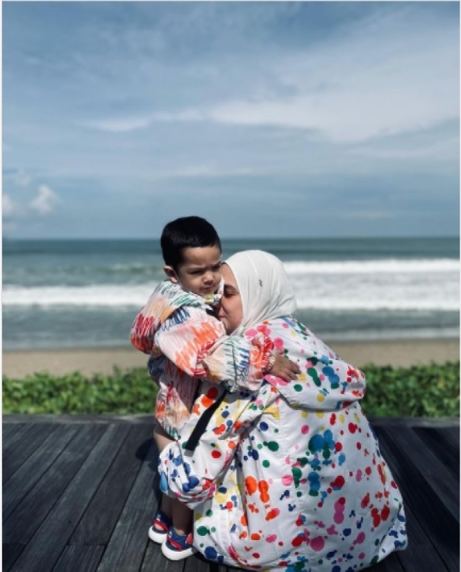 Intip Keseruan Arya Saloka dan Putri Anne Bareng Sang Anak saat Liburan ke Bali