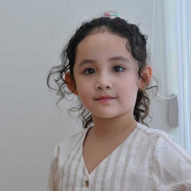 10 Potret Cantik Lakeisha Dardak, Anak Arumi Bachsin yang Miliki Paras Bule dan Curi Perhatian!