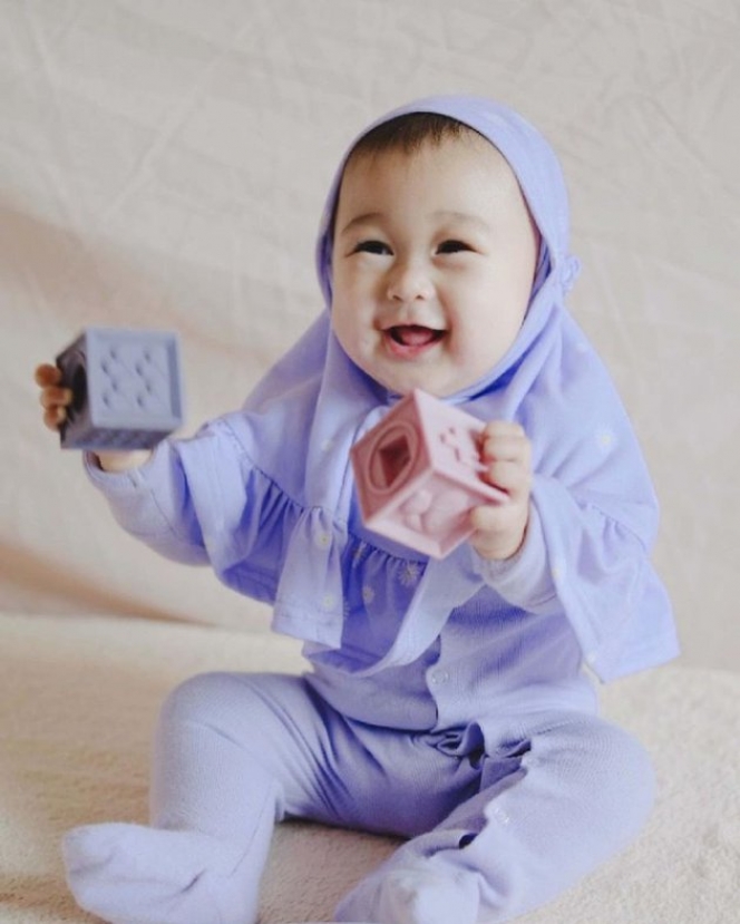 10 Potret Baby Rumi, Anak Dian Pelangi yang Tak Kalah Fashionable dari Sang Mama