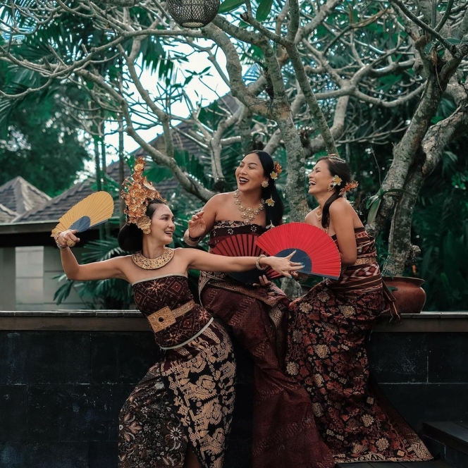 Ini Pesona Luna Maya Pakai Baju Adat Bali, Aura Cantik dan Anggunnya Makin Terpanca