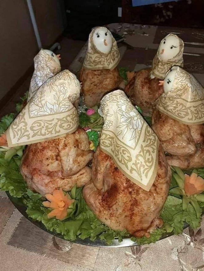 Ini 7 Potret Penyajian Ayam Goreng Nyeleneh Abis, Ada yang Doa Dulu!