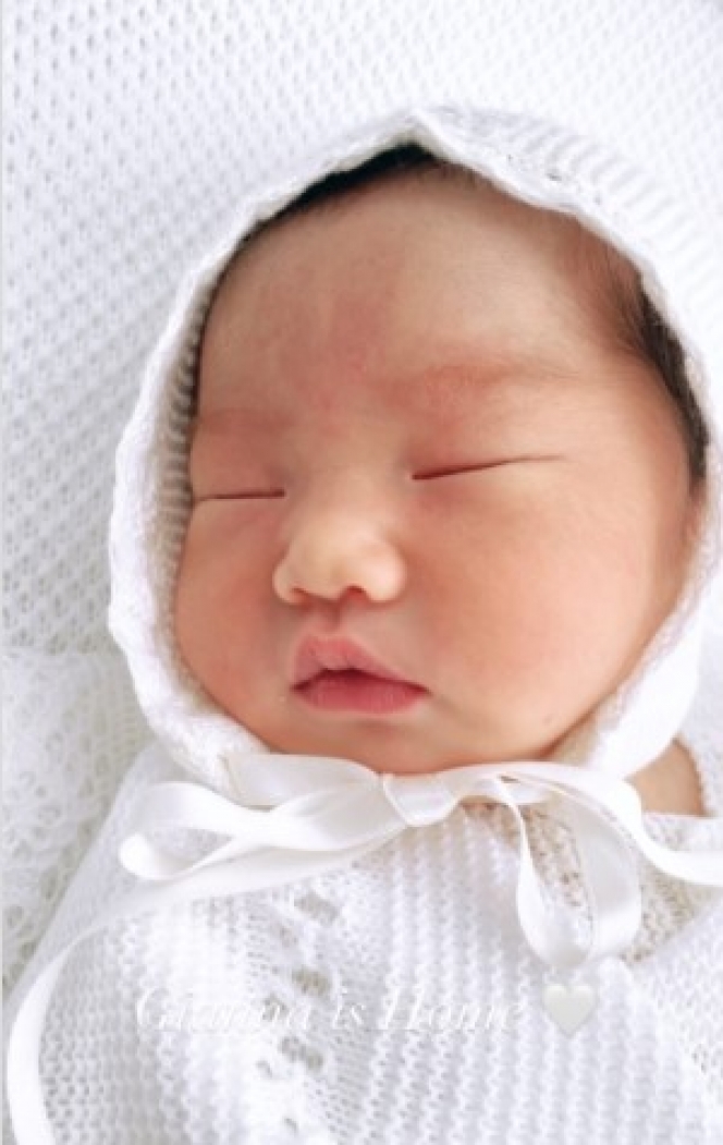 8 Potret Baby Gianna, Anak Pertama Dion Wiyoko yang Cantik dan Gemesin Banget!