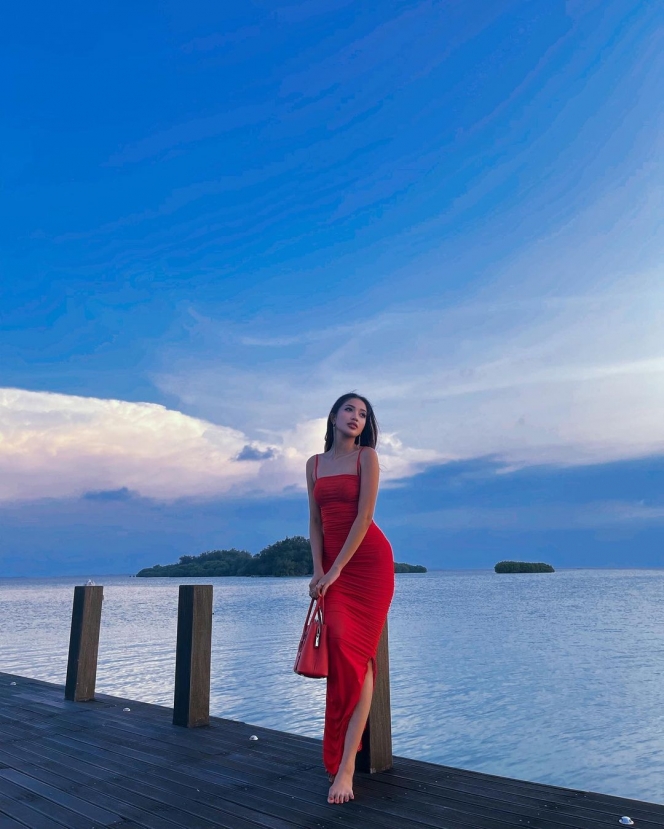 Potret Rita Nurmaliza, Seleb TikTok Mantan Miss Asia Pacific International yang Tinggi Semampai