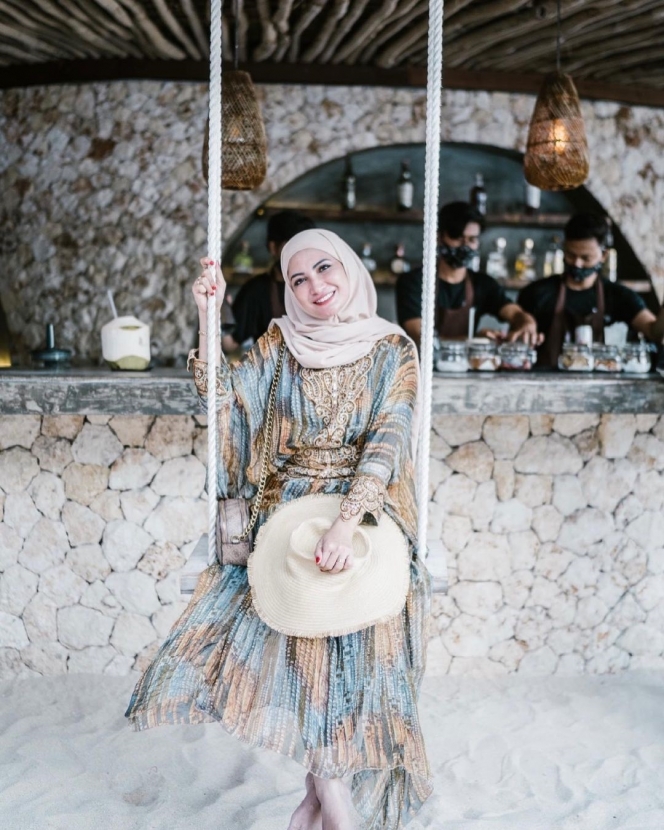 10 Potret Terbaru Natalie Sarah yang Manglingi, Kini Tampil Makin Cantik dengan Balutan Hijab