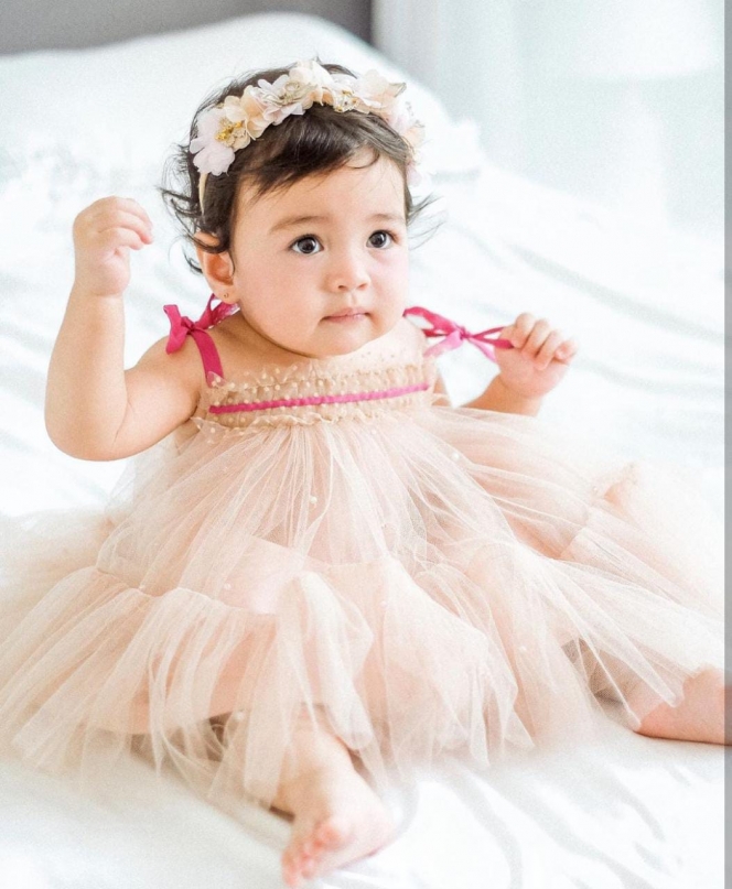 Potret Perayaan Ultah Pertama Baby Cara Rose Anak Rianti Cartwright yang Serba Pink, Super Cute!