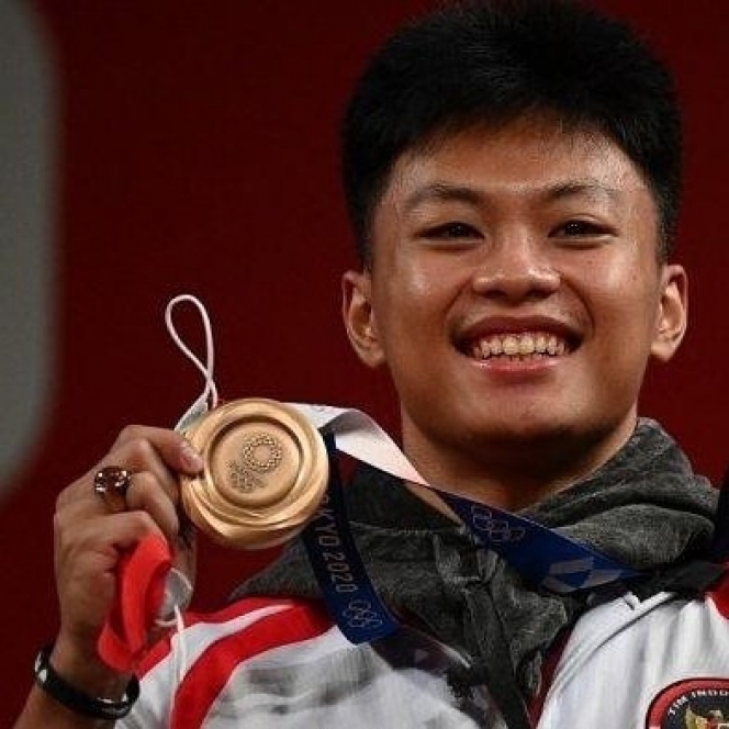 10 Potret Rahmat Erwin Abdullah, Atlit Angkat Besi yang Raih Medali Perunggu di Olimpiade Tokyo