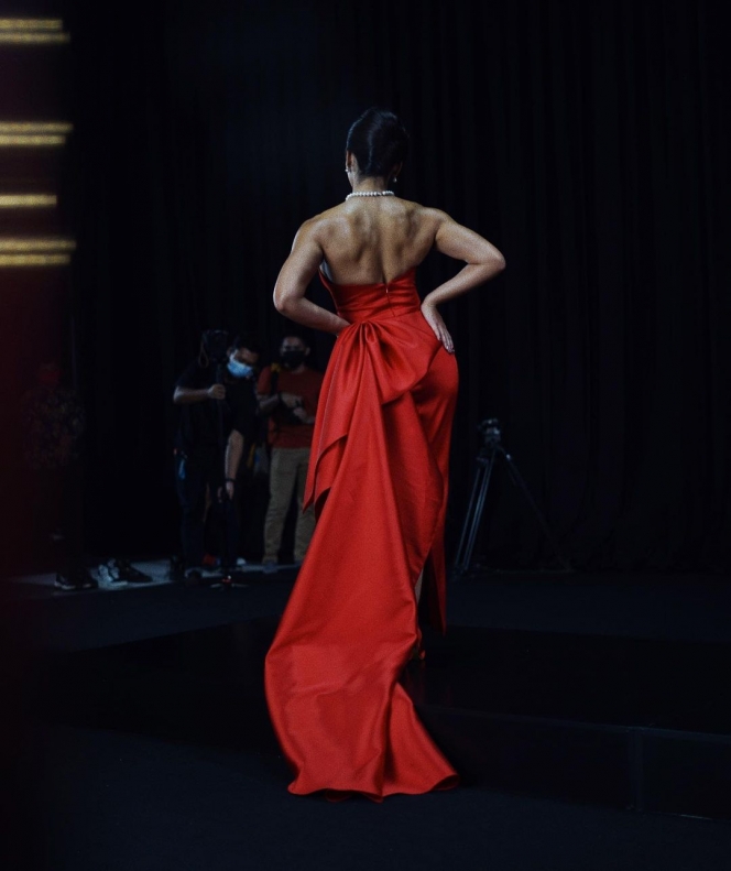 Ini Potret Jihane Almira dengan Balutan Gaun Merah yang Tuai Kritikan, Disebut Terlihat Lebih Berisi