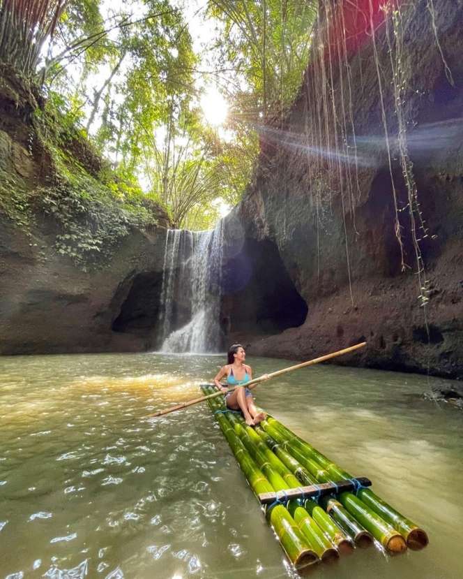 7 Potret Vicky Zainal Liburan ke Bali, Body Goals-nya Sukses Bikin Iri Banyak Cewek