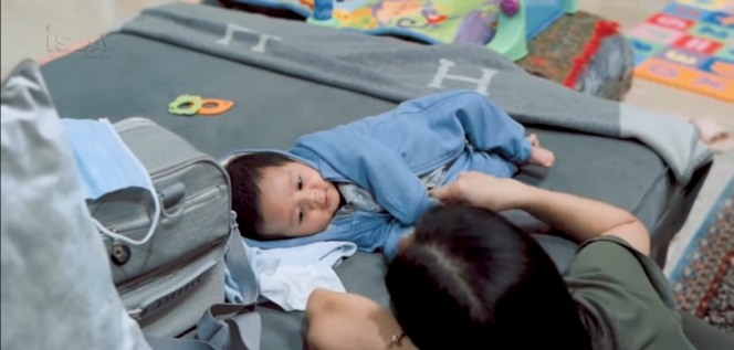 Ini Potret Baby Syaki Berkunjung ke Iis Dahlia, Ketemu Cucu Pertama Kali!