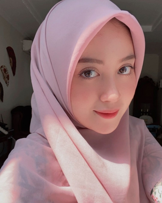 9 Potret Nabilah Ayu Eks JKT48 Berjilbab, Sering Ingatkan Kebaikan dan Lebih Religius