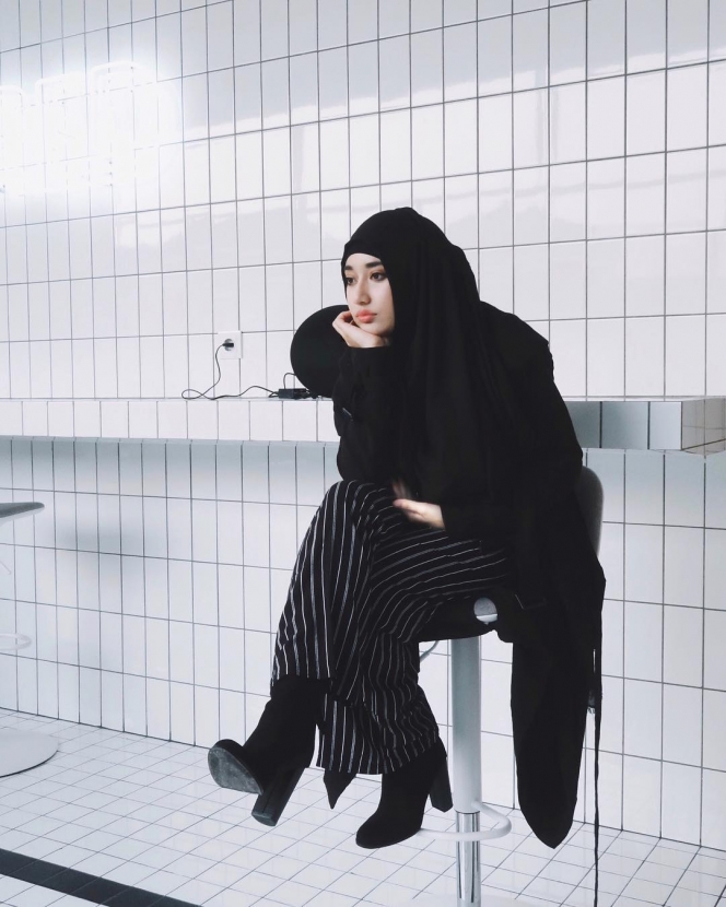 10 Inspirasi OOTD Hijab ala Tengku Syaira Anataya, Casual dan Stylish Abis!