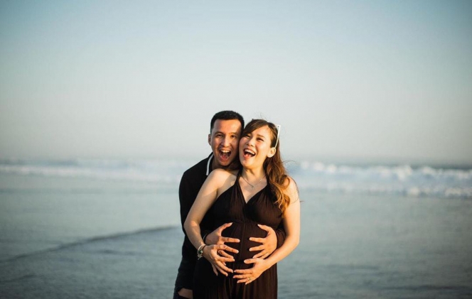 10 Potret Maternity Shoot Cherly Juno Eks Cherrybelle, Aura Bumil Bikin Pangling!