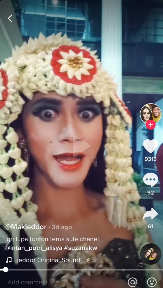 Potret Kembaran Ratu Horor Suzanna, Mirip Banget padahal Cowok!