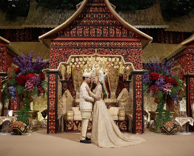 Sempat Tak Diumbar, Ini 10 Potret Pernikahan Tradisional Panji Trihatmodjo dan Varsha Strauss 