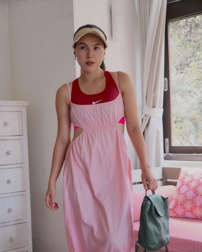 10 Potret Olivia Jensen, Namanya Mendadak Viral Pasca Video Lempar Bendera Merah Putih